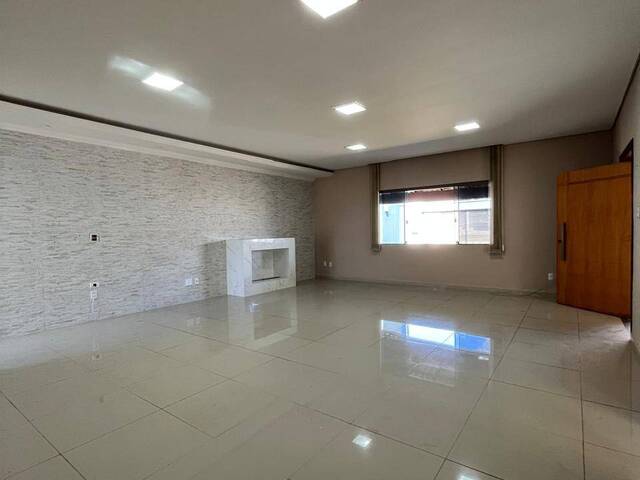 #197 - Casa para Venda em Araxá - MG - 2