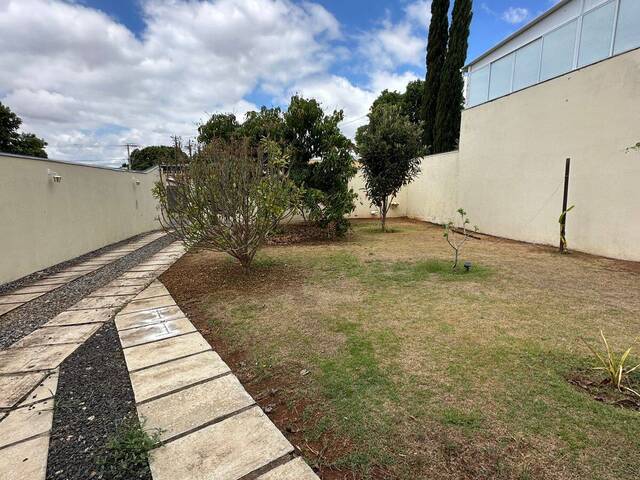 #221 - Casa para Venda em Araxá - MG - 2