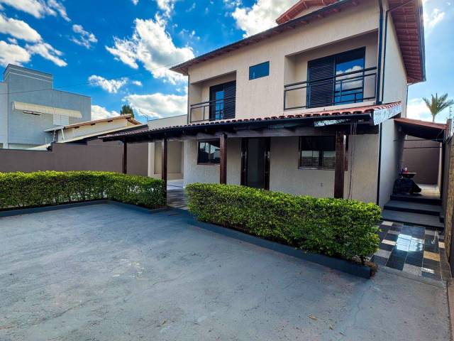 #242 - Casa para Venda em Araxá - MG